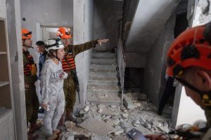 Ракета попала в дом в Ришон-ле-Ционе: женщина спаслась в МАМАДе