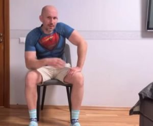 10-минутная тренировка на стуле для 60+ | Убираем живот, укрепляем тело  Видео