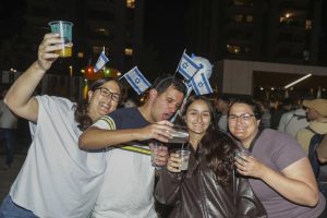 Ночь независимости в центре Израиля: нападения, пожары и десятки пострадавших