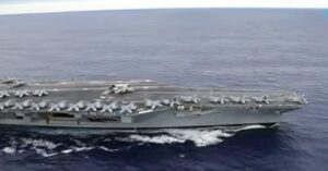 Как живёт, принимает душ и спит капитан на огромном американском авианосце.  Видео