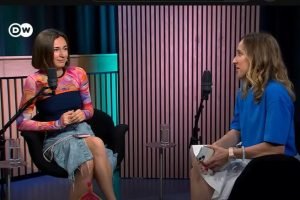 ОБ ИНТИМЕ В ШКОЛЕ. Зачем детям уроки полового воспитания и кружки ЛГБТК+ | DW "Фрау, вы куда?"  Видео