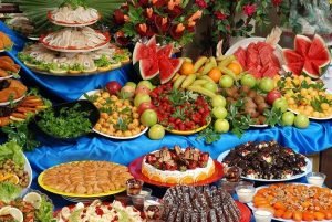 Тайны шведского стола в отелях all inclusive: акула вместо форели, декор и торты-франкенштейны