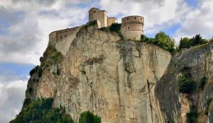 Что известно о загадочной крепости Сан-Лео, где закончил свои дни граф Калиостро