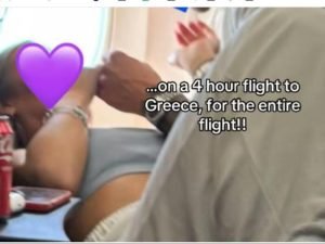 Видео с 10 млн просмотров: парочка в самолете прилюдно занялась любовью