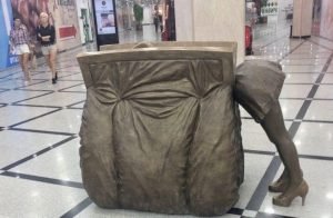 ЖЕНЩИНА И ЕЁ СУМКА.