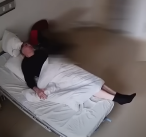 Саакашвили написал Гордону из тюрьмы: «Меня отравили, я умираю…»  Видео