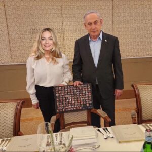 Скандал с Сарой и фотошопом: снимок удалили, но смех в соцсетях продолжается  / комментарий/  Видео  Видео