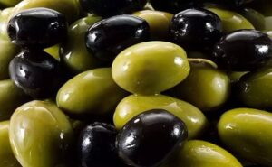 Оливки и маслины. Чем они отличаются?