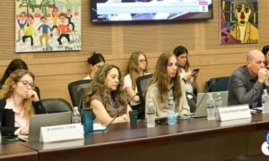 «Мальчики налево, девочки направо»: университеты Израиля станут более религиозными