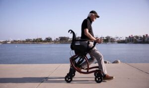 Изобретатель Steadicam разработал необычное кресло Zeen для инвалидов