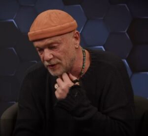 Андрей Смоляков: честно о маме, славе, возрасте, злодеях в кино и настоящем счастье  Видео
