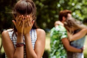 Еще утром Лена думала, что счастлива и ничего плохого с ней не случится и вот это известие: у ее мужа Алексея – другая женщина.