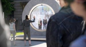 В Литве и Польше построили «порталы», позволяющие жителям двух стран общаться в режиме реального времени