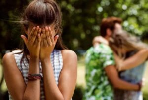 Еще утром Лена думала, что счастлива и ничего плохого с ней не случится и вот это известие: у ее мужа Алексея – другая женщина.