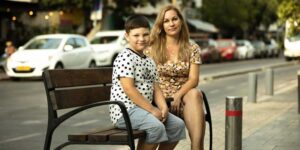 «Мама, мы выживем?» Чего боятся и о чем мечтают дети украинских беженцев в Израиле