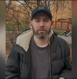 СЕМЕН СЛЕПАКОВ: ИЗГНАНИЕ, НИЩЕТА И НЕНАВИСТЬ К РОССИИ. КАК ЖИВЕТ КОМИК?  Видео