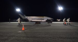 Впервые за 15 лет опубликовано фото из совершенно секретного космоплана X-37B