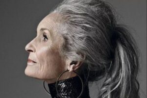 Самая зрелая модель в мире Дафни Селф отпраздновала свое 95-летие